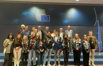 Jeunesse et Europe- une belle initiative du District et du RC Bruxelles Amitié